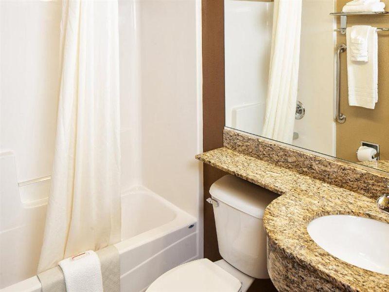 Microtel Inn & Suites By Wyndham St Clairsville - Wheeling St. Clairsville Esterno foto