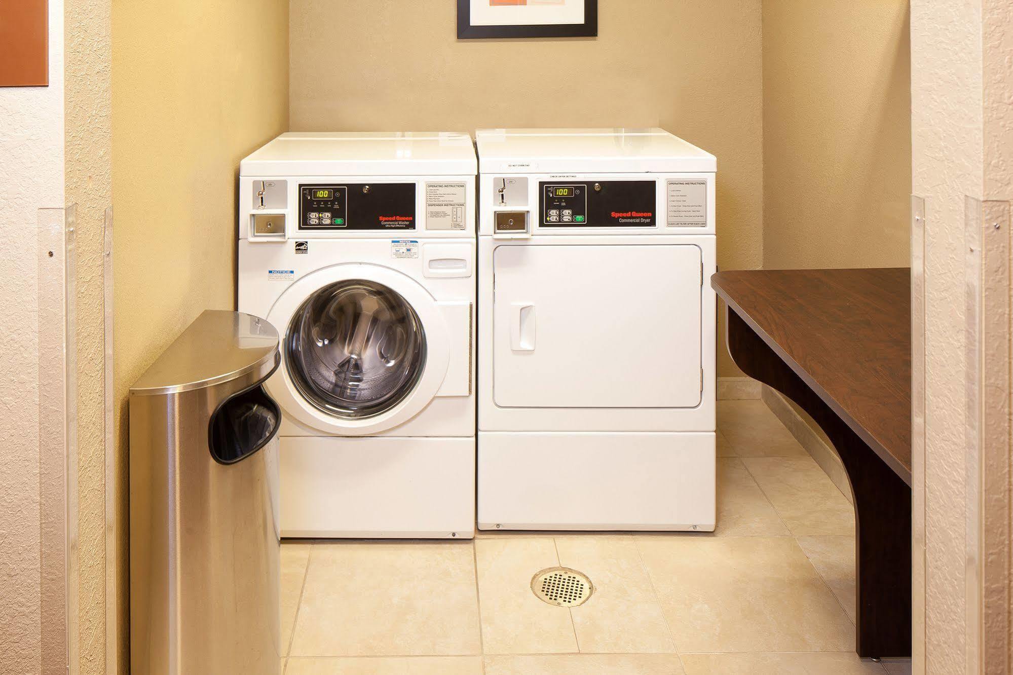 Microtel Inn & Suites By Wyndham St Clairsville - Wheeling St. Clairsville Esterno foto