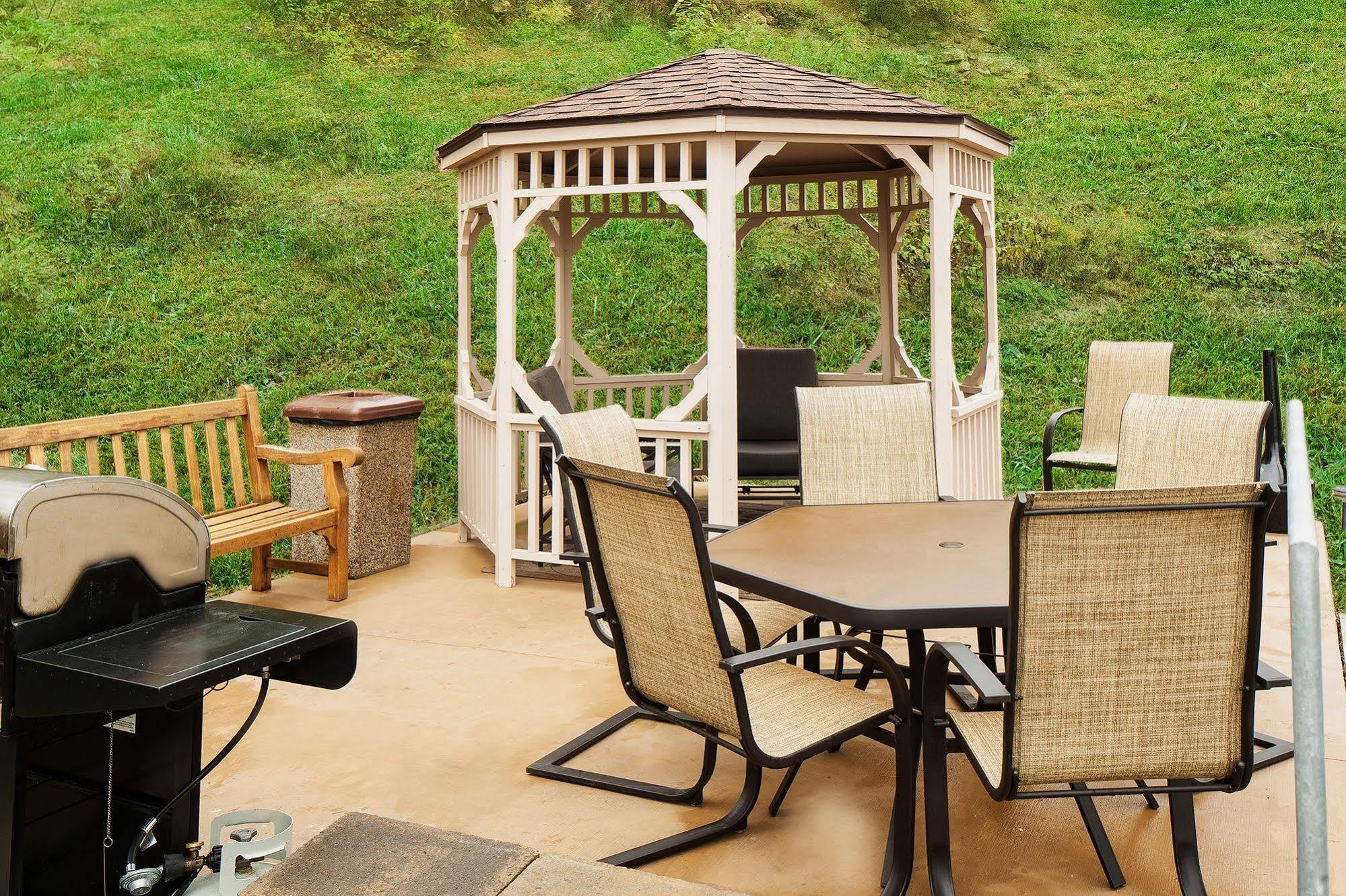 Microtel Inn & Suites By Wyndham St Clairsville - Wheeling St. Clairsville Esterno foto